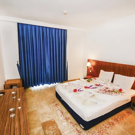 Club Blue White Otel 3*