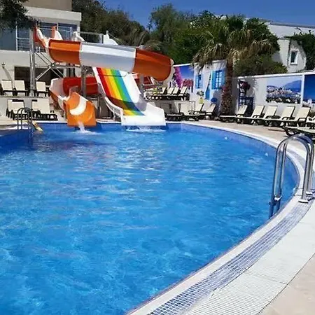 Club Blue White Hotell 3*